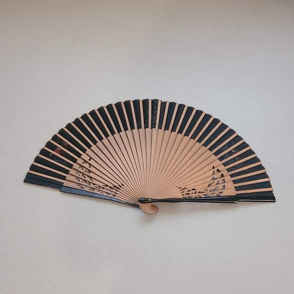 Hand Painted Fan - Picture 6 of 7